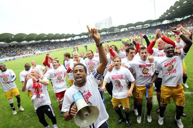 FUSSBALL - BL, Sturm vs RBS GRAZ,AUSTRIA,13.MAI.10 - FUSSBALL - SK Sturm Graz vs Red Bull Salzburg, Meisterfeier Salzburg 2010. Bild zeigt den Jubel von RBS mit Edward Gustafsson, Andreas Ulmer, Admir Vladavic und Ibrahim Sekagaya (RBS). Keyword: Megaphon. 