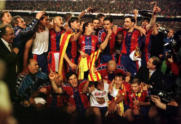 FC Barcelona ist Copa del Rey Sieger 1997 1998, u.a. mit Giovanni Silva (3.v.li.), Luis Enrique (4.v.li.), Co Trainer Jose Mourinho (mitte, alle hintere Reihe); vorn: Luis Figo (3.v.li.), Rivaldo (Mitte) und Albert Celades (re.)  o0 Barca, Jubel, Freude, Valencia,