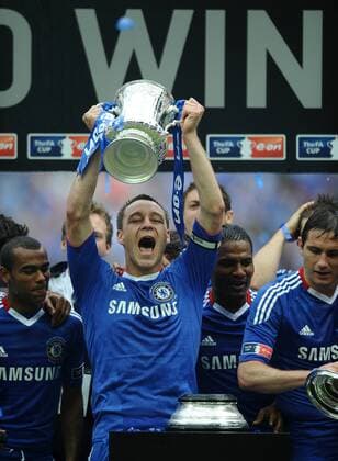FA Cup Final - Chelsea vs. Portsmouth: John Terry lifts the trophy as Chelsea celebrate winning the FA Cup at Wembley Stadium, London  o0 Feier Trophäe Objekte Emotionen o00 Pokalfeier