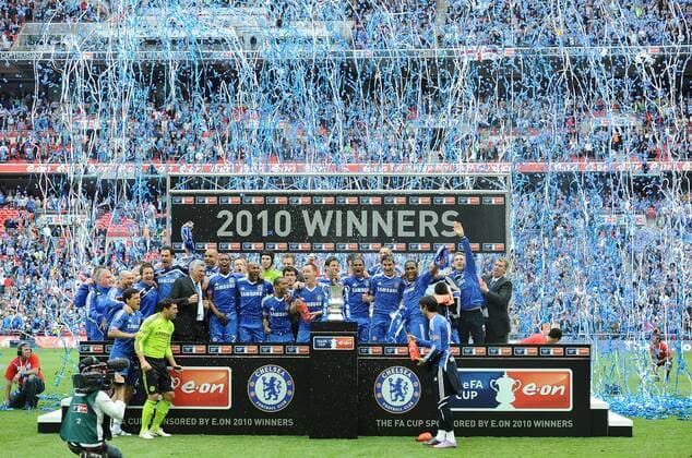 FA Cup Final - Chelsea vs. Portsmouth: Michael Ballack (L) - Chelsea celebrate winning the FA Cup at Wembley Stadium, London  o0 Feier Trophäe Objekte Totale Konfetti Konfettiregen o00 Pokalfeier