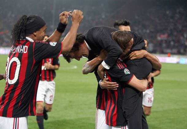 Jubel AC Mailand, v.li: Ronaldinho, Trainer Leonardo und Luca Antonini o0 Jubel, Freude,