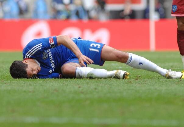 Chelsea FC London vs Portsmouth FC - FA Cup Final - Michael Ballack (Chelsea ) is injured.  o0 pessimistisch