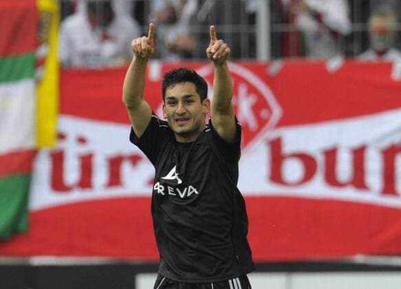 16.05.2010, Fussball Relegationsspiel zur 1.Bundesliga: Rückspiel in Augsburg: FC Augsburg - 1.FC Nürnberg, Ilkay Gündogan (mitte, 1.FC Nürnberg) Torjubel. o0 Jubel Freude