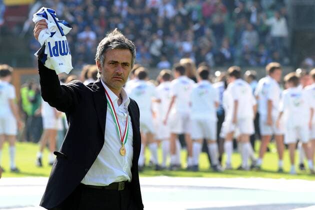 Siena 16 05 2010 - Serie A Inter Mailand feiert den Gewinn der italienischen Meisterschaft Trainer Jose Mourinho  o0 Medaille o00 Scudetto