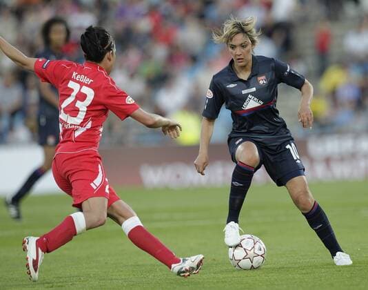 Nadine Kessler (L), Louisa Necib , Finale, Olympique Lyon (blau) - 1. FFC Turbine Potsdam (rot)  (0030)
