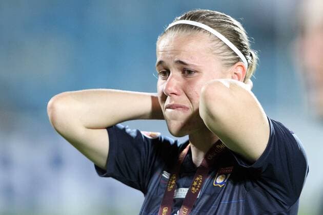 Olympique Lyon (blau) - 1. FFC Turbine Potsdam (rot), Enttäuschung bei Sandrine Dusang - EddyLEMAISTRE 