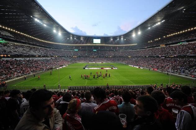 FUSSBALL CHAMPIONS LEAGUE SAISON 2009 2010 Public Viewing in der Allianz Arena in München, FC Bayern München -  o0 Public Viewing, Fußballübertragung, Liveübertragung