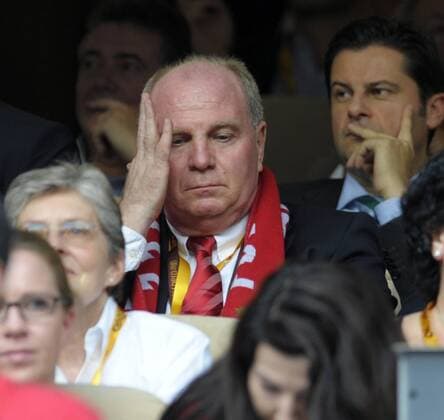 22.05.2010, Fussball UEFA Championsleague-Finale 2010, FC Bayern München - Inter Mailand, im Bernabeu-Stadion Madrid. Präsident Uli HOENESS (Bayern München) frustriert. o0 Enttäuschung