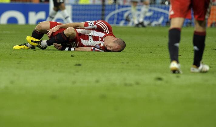 22.05.2010, Fussball UEFA Championsleague-Finale 2010, FC Bayern München - Inter Mailand (blue), im Bernabeu-Stadion Madrid, Arjen Robben (München) am Boden. o0 Verletzung, Schmerz