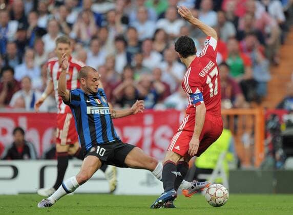 FUSSBALL CHAMPIONS LEAGUE FINALE SAISON 2009 2010 FC Bayern Muenchen - Inter Mailand 22.05.2010 Wesley Sneijder (li, Inter) gegen Mark van Bommel (re, FCB) 