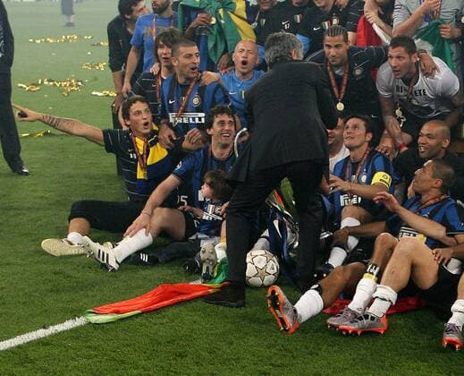 FUSSBALL - CL Finale, Bayern vs Inter MADRID,SPANIEN,22.MAI.10 - FUSSBALL - UEFA Champions League Finale, FC Bayern Muenchen vs Inter Mailand, Siegerehrung. Bild zeigt v.li.: den Jubel von Inter mit Marko Arnautovic, Walter Samuel, Diego Milito, Trainer Jose Mourinho und Javier Zanetti (Inter). Keywords: Pokal, Trophaee. 