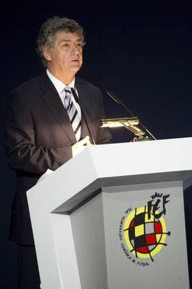 Eröffnung RFEF Museum sowie die Präsentation des Nationalteams aus Spanien für die WM 2010 - Angel Maria Villar, RFEF Präsident -  (031) o0 Funktionär Logo