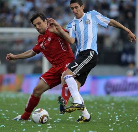 BUENOS AIRES, - Argentina s Angel di Maria (R) fights with Daniel Imhof of Canada during their friendly match held in Buenos Aires, Argentina, May 24, 2010. (7) 
