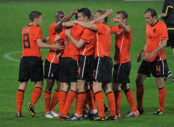 Fussball International: Testspiel 26.05.2010 Holland - Mexiko JUBEL NED nach dem Tor zum 2-0 Stijn Schaars, Edson Braafheid, Ibrahim Afellay, Torschütze Robin van Persie, Dirk Kuyt, Rafael van der Vaart und Joris Mathijsen (v.li.)  o0 Freude
