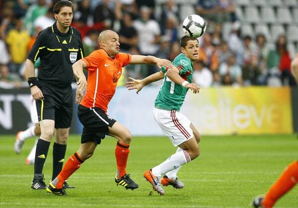 Demy DE ZEEUW (L), NED - Javier Chicharito HERNANDEZ , MEX