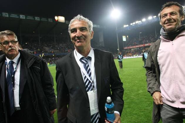 Frankreich (blau) - Costa Rica (rot), Nationaltrainer Raymond Domenech (FRA) NxLeGouicxFep  o0 Trainer