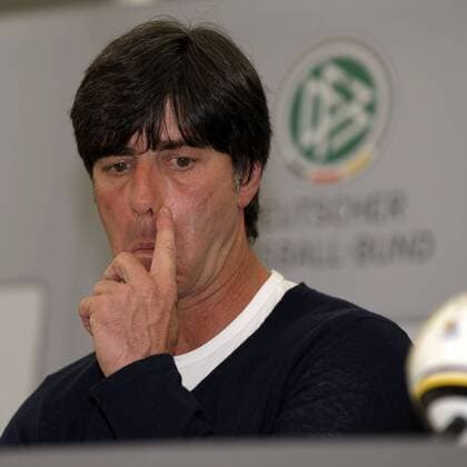 28.05.2010, Fussball DFB-Trainingslager Der deutschen Nationalmannschaft zur WM-Vorbereitung, in Eppan bei Bozen in Südtirol (Italien), Pressekonferenz mit Bundestrainer Joachim Löw (Deutschland).