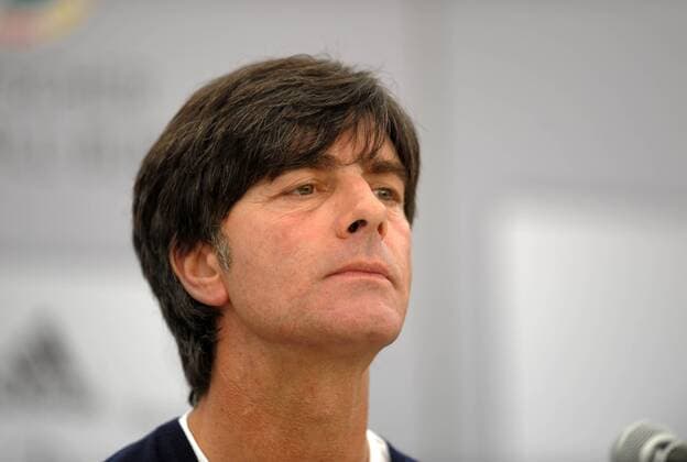 28.05.2010, Fussball DFB-Trainingslager Der deutschen Nationalmannschaft zur WM-Vorbereitung, in Eppan bei Bozen in Südtirol (Italien), Pressekonferenz mit Bundestrainer Joachim Löw (Deutschland).