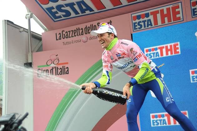 Giro d Italia 2010, 19. Etappe: Brescia - Aprica: Ivan Basso (Liquigas) im rosa Trikot  o0 Jubel, Freude, Champagner, Champagnerdusche