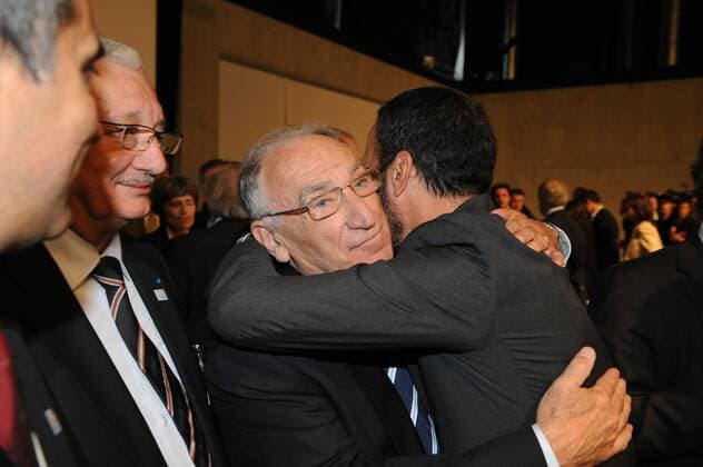 Vergabe der Fußball EURO 2016: FFF Präsident JEAN PIERRE ESCALETTES (FRA, Mitte) - xJEANxBIBARDxFEPx  o0 Jubel Freude