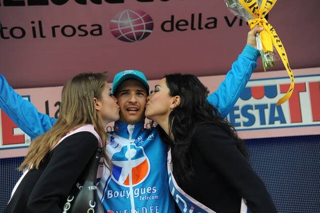 Giro d Italia, Etappe 20: Bormio - Ponte di Legno Tonale: BBOX Boygues Telecom 2010, Etappensieger Johann Tschopp  o0 Siegerehrung Hostess, Hostessen, Frau, girl Jubel Freude