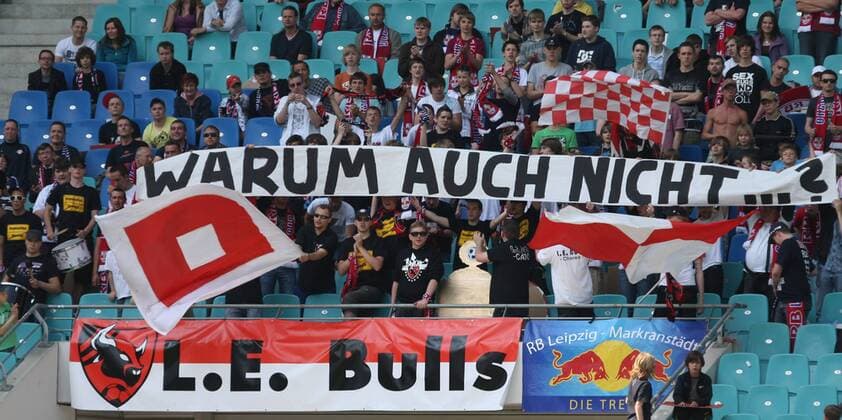 Leipzig, Zentralstadion, 29.05.2010, Fußball, NOFV Oberliga Süd - RasenBall Leipzig - Warum auch nicht ...? fragen die Fans von RB Leipzig.