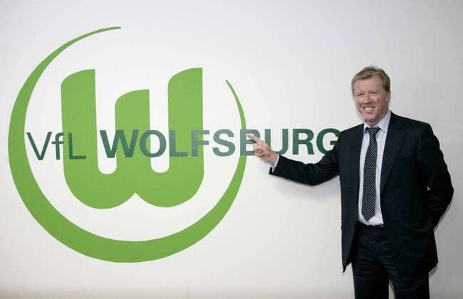 Steve McClaren (VFL Wolfsburg) - Vorstellung und Pressekonferenz als neuer Trainer in Wolfsburg o0 Logo, Emblem, Vereinslogo, Vereinsemblem, Mc Claren
