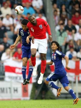 FUSSBALL - Graz, Vorberichte, IFCS Trainingslager, Vorbereitung, Vorbereitungsspiel, Freundschaftsspiel, Laenderspiel, Japan vs England. Bild zeigt Yasuyuki Konno (JPN, L) und Darren Bent (England). 