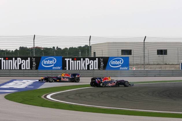 Crash, Sebastian Vettel (GER, R), Red Bull Racing, RB6 and Mark Webber (AUS), Red Bull Racing, RB6 Turkish Grand Prix 28-30 May 2010  o0 Werbebande Bande Werbung Sponsor Wirtschaft Lenovo Thinkpad intel