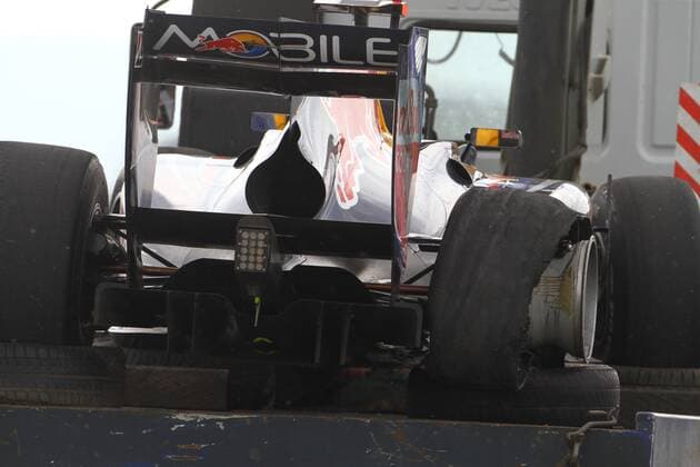 Race, Sebastian Vettel (GER), Red Bull Racing, RB6 Turkish Grand Prix 28-30 May 2010  o0 zerstört kaputt defekt Rad Reifem Objekte Rennwagen Heck, Heckansicht, hinten