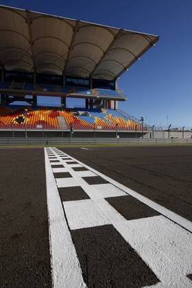 Motorsports Formula 1: World Championship 2010, GP of Turkey, Start- und Ziellinie am Otodrom Circuit xHOCHxZWEIx o0 Markierung Streckenmarkierung Linie Tribüne Leere Totale