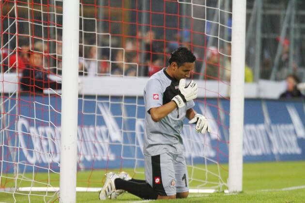 Testspiel, Schweiz-Costa Rica 0-1 in Sion. Torhüter Keylor Navas ( Costa Rica) betet vor dem Spiel 1.Juni 2010 o0 Glaube 