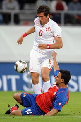 Benjamin Huggel (SUI), Randall Azofeifa (CRC), Schweiz (weiß) - Costa Rica (rot), Sion  (011109)