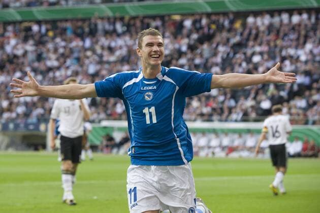 Edin DZEKO (Bosnien) jubelt nach seinem Tor zum 1:0 - Deutschland vs. Bosnien Herzegowina 3:1 , am 03.06.2010 in Frankfurt