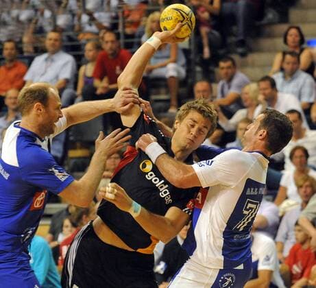 Berlin, Max-Schmeling-Halle, 6.6.2010 Männer Handball All Star Game, Berlin Deutschland - All Star - Erstmals im Nationaltrikot Adrian Pfahl (GER, Mitte)