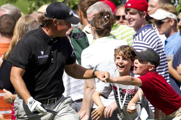Phil Mickelson (USA) is greeted by a young fan after chipping in for birdie on the 14th hole during the final round of the Memorial Tournament held at Muirfield Village G.C. in Dublin, Ohio. Icon4391006067673 o0 Fan, Zuschauer EDITORIAL USE ONLY