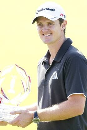 Justin Rose (England) with the Memorial Tournament trophy after the final round of the Memorial Tournament held at Muirfield Village G.C. in Dublin, Ohio. Icon4391006068073 o0 Pokal Trophäe Objekte EDITORIAL USE ONLY