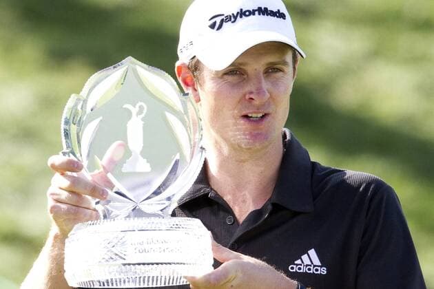 Justin Rose (England) holding the Memorial Tournament trophy after the final round of the Memorial Tournament held at Muirfield Village G.C. in Dublin, Ohio. Icon4391006068053 o0 Pokal Trophäe Objekte EDITORIAL USE ONLY
