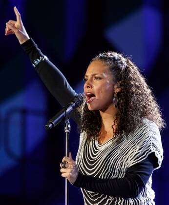 FUSSBALL - FIFA WM 2010, Vorberichte JOHANNESBURG,10.JUN.10 - FUSSBALL - FIFA Weltmeisterschaft 2010, Vorberichte, Kick Off Konzert, Eröffnungskonzert. Bild zeigt Sängerin Alicia Keys (USA).  o0 Soweto Johannesburg