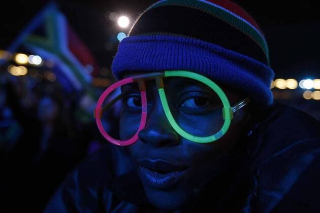 SOWETO, ? 10 June 2010: Thousands of excited soccer and music lovers attend the kick-off celebration concert at Orlando Stadium in Soweto, on 10 June 2010. Gallo0000115062 o0 Fan, Publikum brille