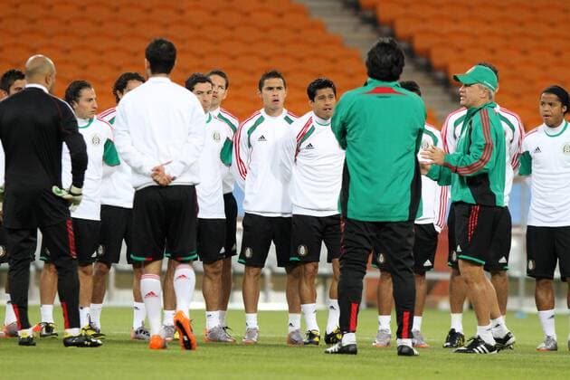10 JUN 2010: Head coach Javier Aguirre (MEX, in green at right) FIFA World Cup. Icon918100610009 EDITORIAL USE ONLY