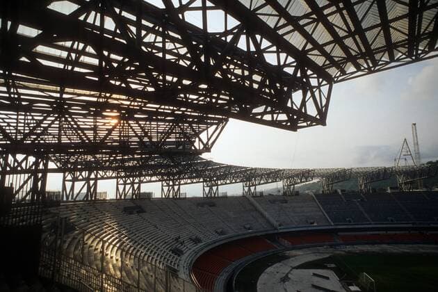 Stadio San Paolo in Neapel, Austragungsort der WM 1990 - DEUTSCHSPRACHIGE SPORTZEITSCHRIFTEN UND -ZEITUNGEN NUR NACH RÜCKSPRACHE Fußball WM Herren Vorschau 1989 WM 1990 Totale Aufnahmedatum geschätzt Neapel