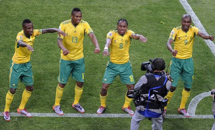 Torjubel Südafrika, v.re.: Katlego Mphela, Siphiwe Tshabalala, Kagisho Dikgacoi und Teko Modise giorgioxperottino o0 Jubel Freude o0 Tanz