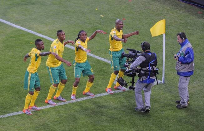 South Africa celebrates scoring the first goal, (L-R) Teko Modise, Kagisho Dikgacoi, Siphiwe Tshabalala and Katlego Mphela EDITORIAL USE ONLY. No use with unauthorised audio, video, data, fixture lists, club league logos or live services. Online in-match use limited to 120 images, no video emulation. No use in betting, games or single club league player publications. o0 Freude o0 Tanz