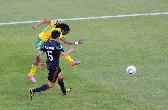 South Africa s Siphiwe Tshabalala (behind) scoring his sides opening goal against Ricardo Osorio of Mexico EDITORIAL USE ONLY. No use with unauthorised audio, video, data, fixture lists, club league logos or live services. Online in-match use limited to 120 images, no video emulation. No use in betting, games or single club league player publications. o0 Tor