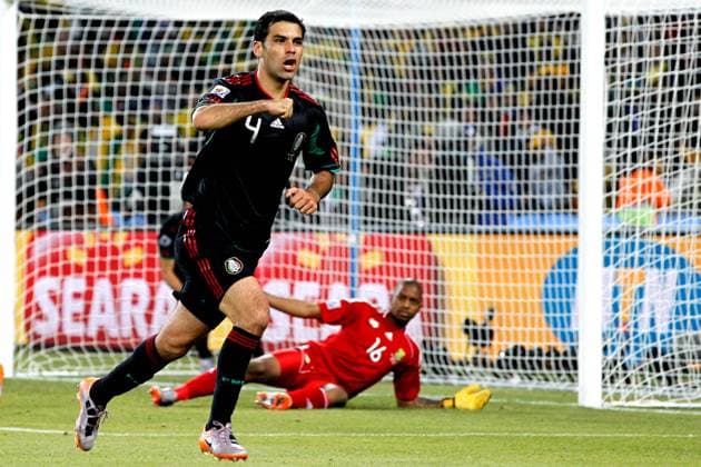 FUSSBALL WM 2010 VORRUNDE Gruppe A 11.06.2010 JUBEL Mexiko ; Torschuetze Rafael MARQUEZ  o0 Jubel Freude