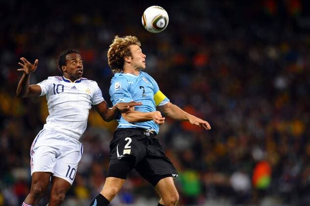 Frankreich (Weiß) vs Uruguay (Blau): - Diego LUGANO r. vs Sydney GOVOU - xAnthonyBibardxFEPx 