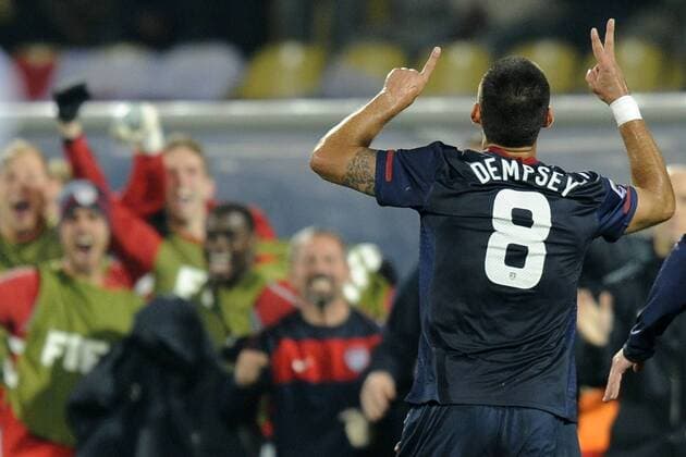 England (weiß) vs. USA (blau) - Clint Dempsey  o0 Jubel Freude Einzelbild