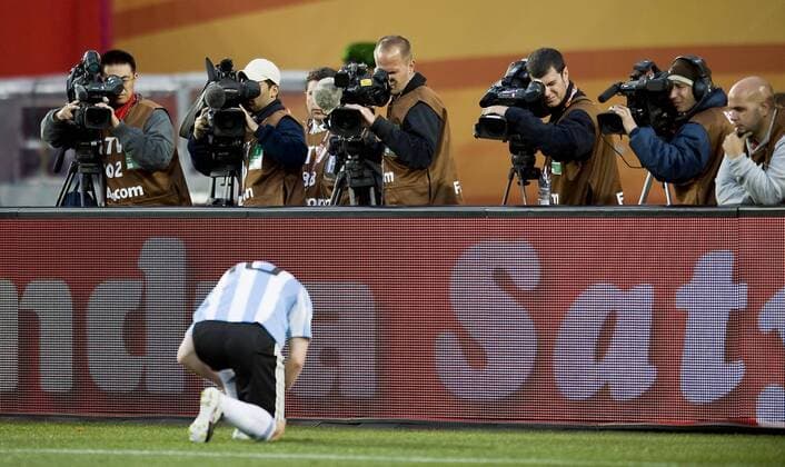TV Kameras sind auf Lionel MESSI (ARG) gerichtet, Argentinien (ARG) - Nigeria (NGR) 1:0, am 12.06.2010 in Johannesburg, Weltmeistschaft 2010 o0 Kamera, Fernsehkamera, Kameramann