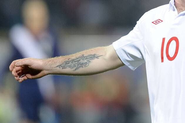 England (Weiß) vs USA (Blau) Tattoo Wayne Rooney  o0 Detail